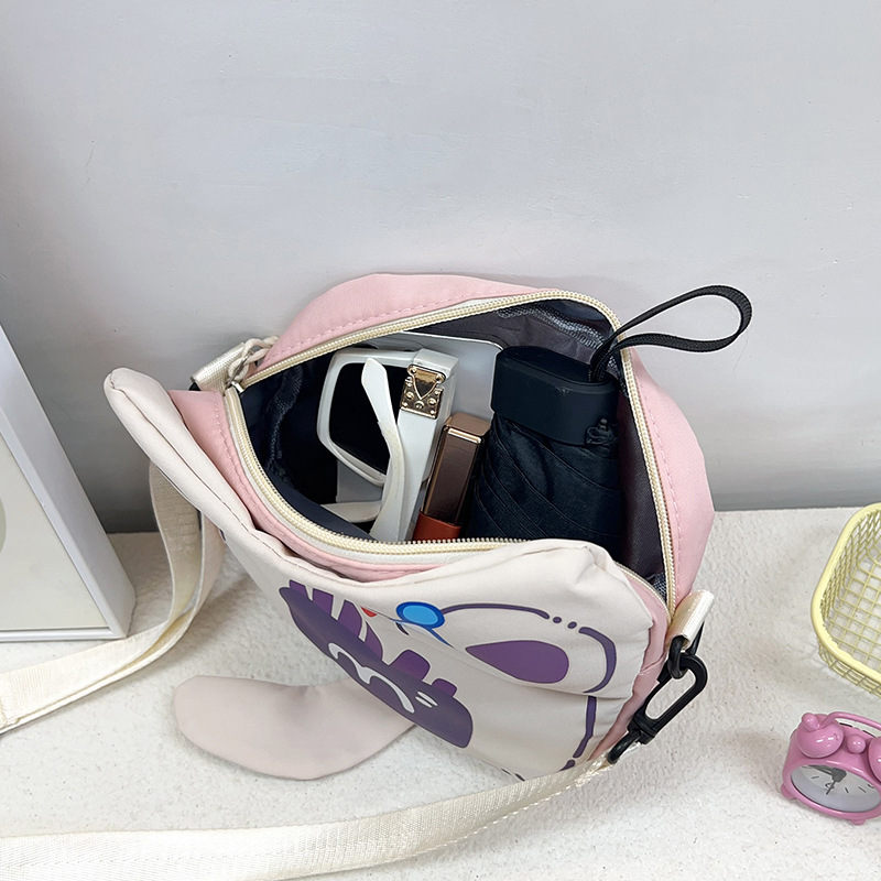 2024 Lightweight and trendy tote bag, cute and individualistic printed student single-shoulder bag, large-capacity crossbody tote bag Application Scenario