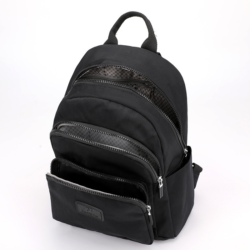 Colorful Fox's new backpack, a large-capacity casual backpack for women, is water-resistant and multi-layered for travel students Application Scenario