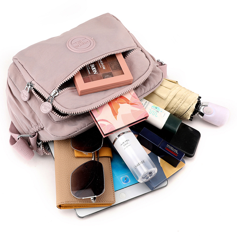 Colorful Fox trendy single-shoulder bags, custom-made outdoor casual crossbody bags, multi-layered simple bags, cross-border Application Scenario