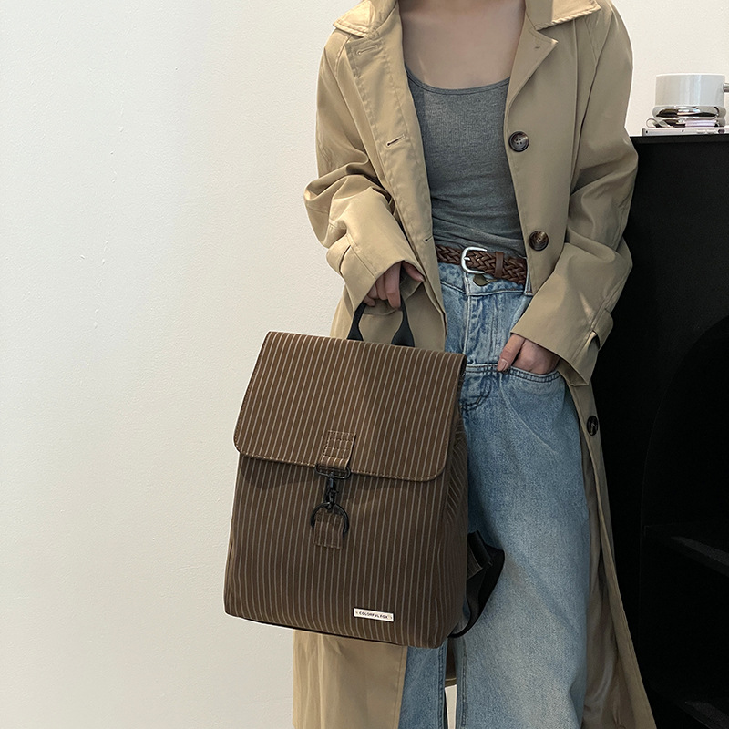 Colorful Fox striped new British-style backpack for cross-border use, a versatile waterproof backpack for commuting and outings full figure