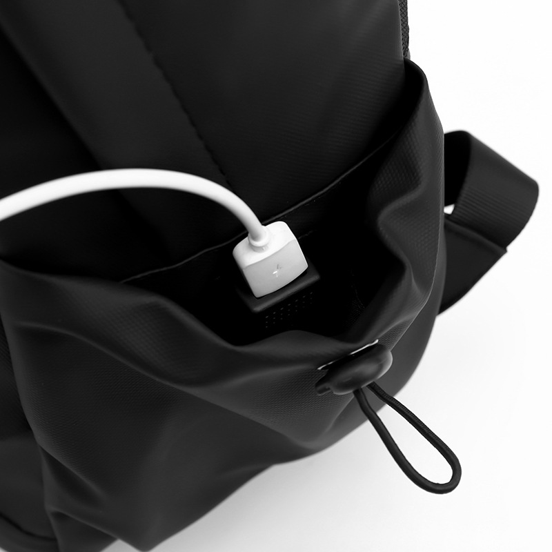 WEPOWER's new lightweight and large-capacity backpack is a waterproof and multi-functional hand-held backpack for students and business Application Scenario