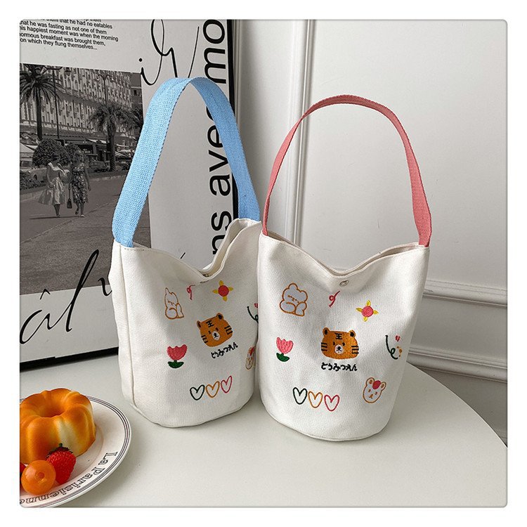 Japanese-style cute cartoon tiger girl hand-held bucket bag, women's printed canvas bag, student lunch cylinder bento bag details Picture