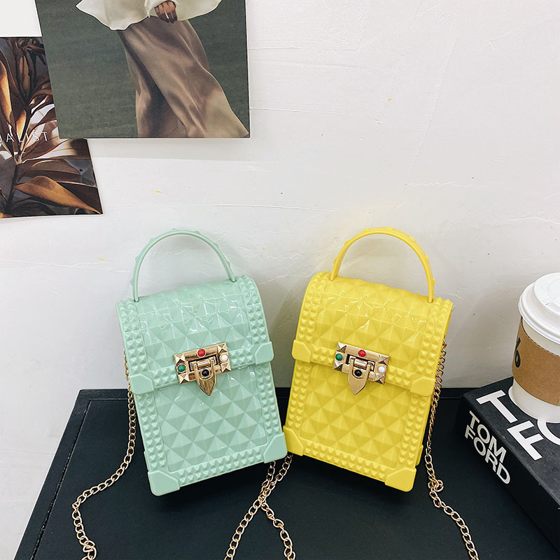 Douyin and Kuaishou live streaming supply: Women's 2025 new trendy PVC pearl handbag, jelly bag, crossbody women's bag details Picture