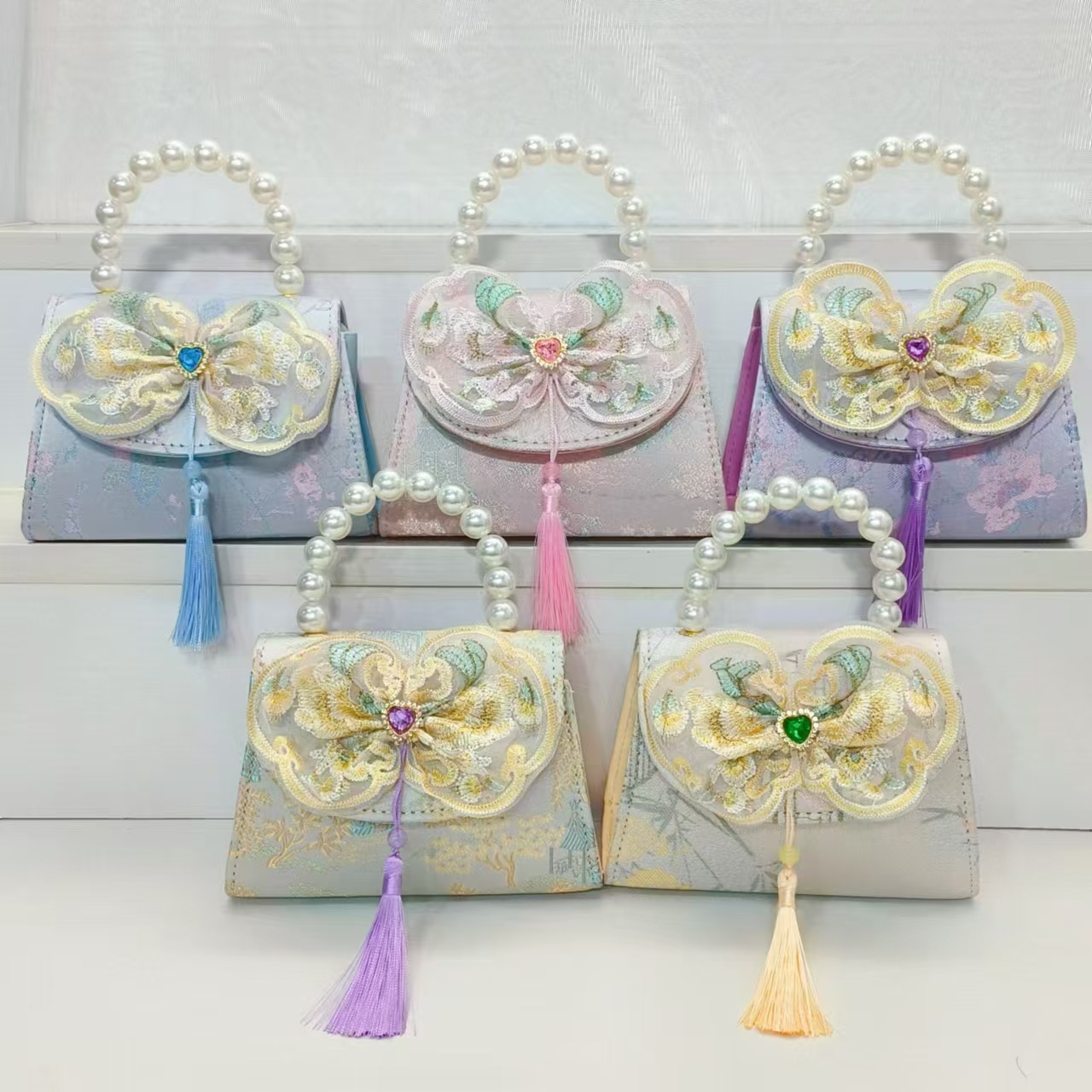 Chinese-style bow pearl handbag, princess crossbody chain bag, ancient-style Hanfu children's accessory bag, girls' gift full figure