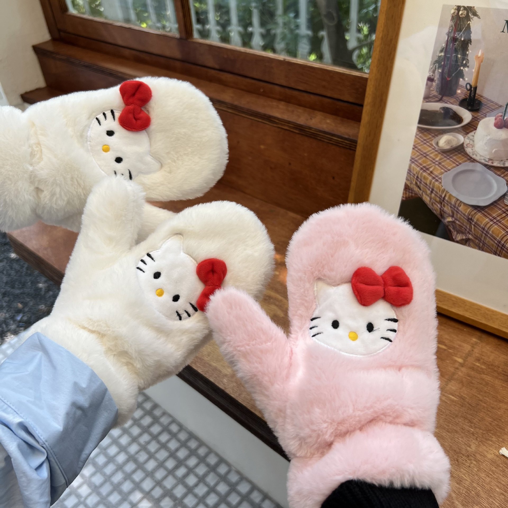 Korean cute girl heart bow cat plush gloves, full-finger cycling cold-proof thickened student halter-neck gloves full figure