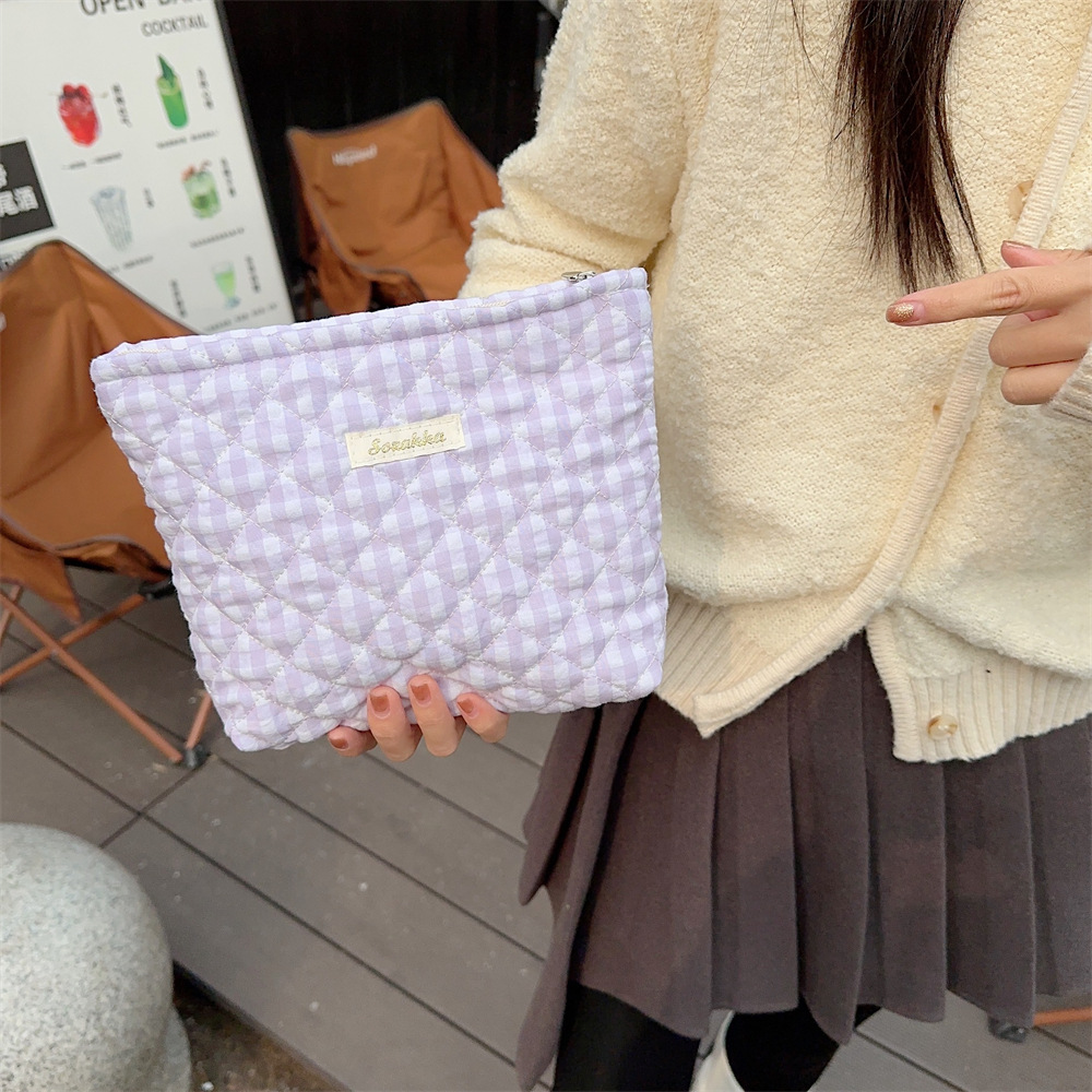 4171 quilted cotton-padded fresh cream purple checkered children's clutch bag, makeup bag, large capacity skin care product storage bag details Picture