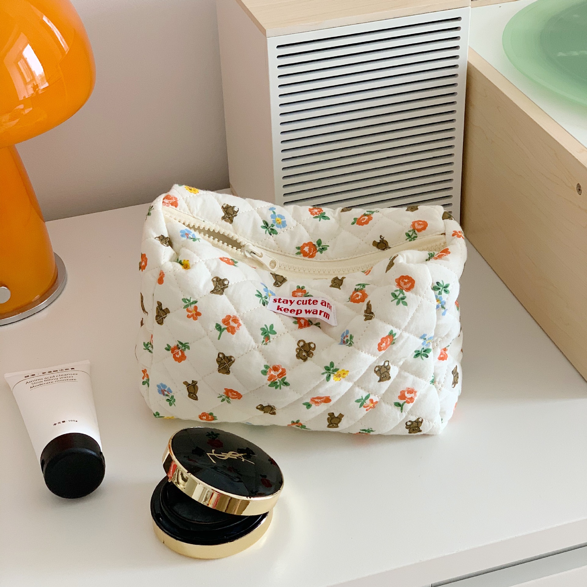 ins Korean flower bear Little rabbit makeup bag, pen case, large capacity portable travel toiletry bag, and miscellaneous storage bag details Picture