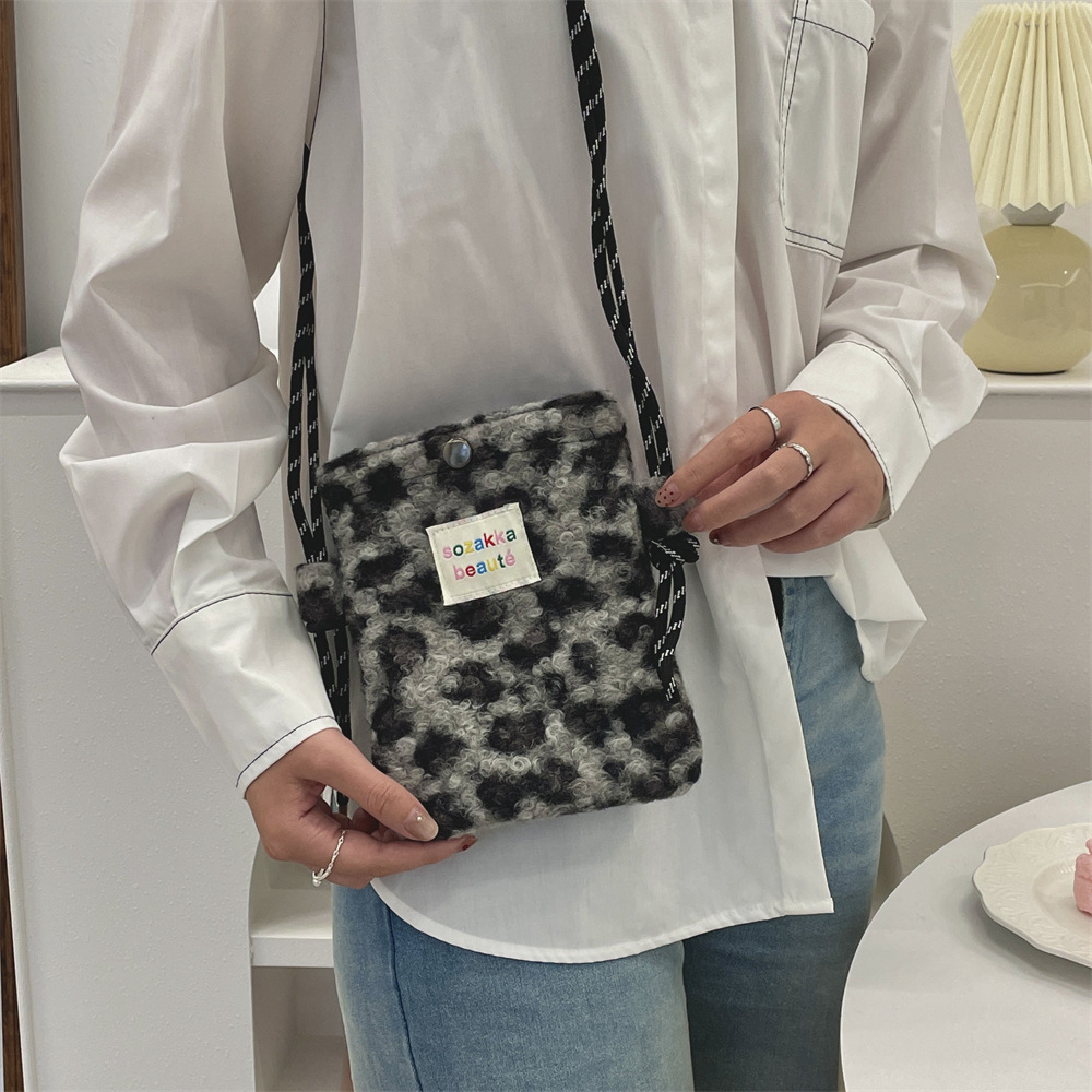 4112 Autumn and Winter plush leopard print portable storage bag, mobile phone lipstick organizing small bag, shopping single-shoulder crossbody bag details Picture