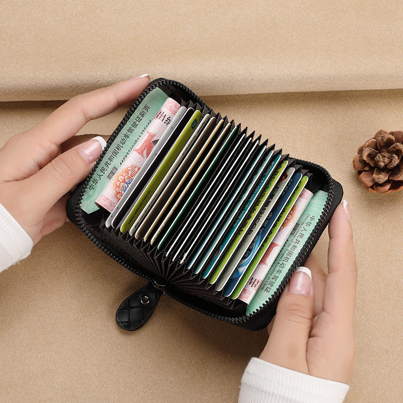This women's card holder is made of exquisite and high-end genuine leather with a woven texture. It is anti-demagnetization and has a large capacity with multiple card slots details Picture