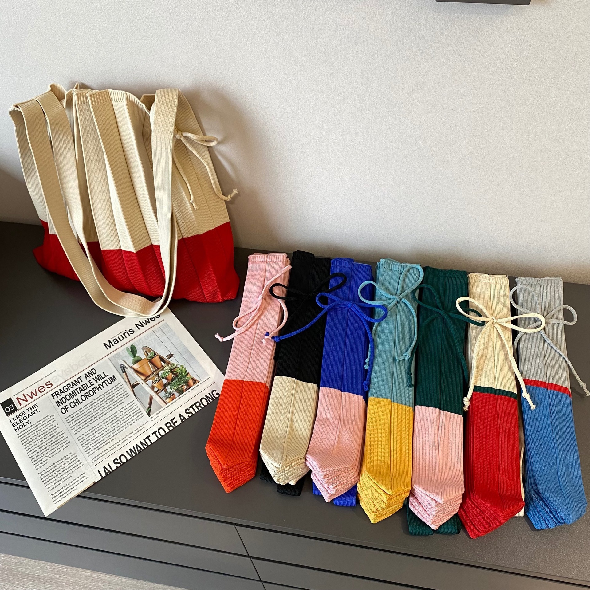 Korean-style pleated color-blocked single-shoulder bag, large-capacity tote bag for travel, color-blocked knitted drawstring bag, versatile and fashionable full figure