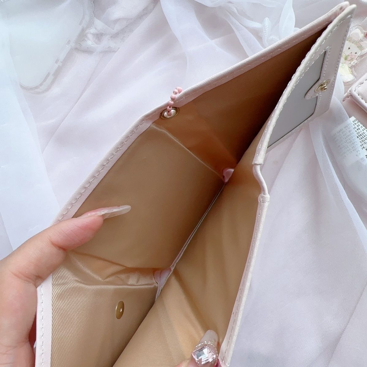 The "Girl Dream Spring Picnic Series" rabbit-bear wallet features a cute and original design with anti-demagnetization and multi-slot magnetic buckle Specification drawing