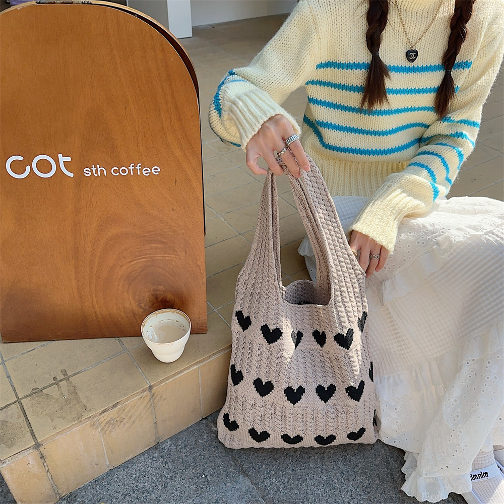 310161 Knitted heart-shaped Wool Bag for Women 2023 Autumn/Winter new single-shoulder handbag, portable tote bag for shopping Item Picture