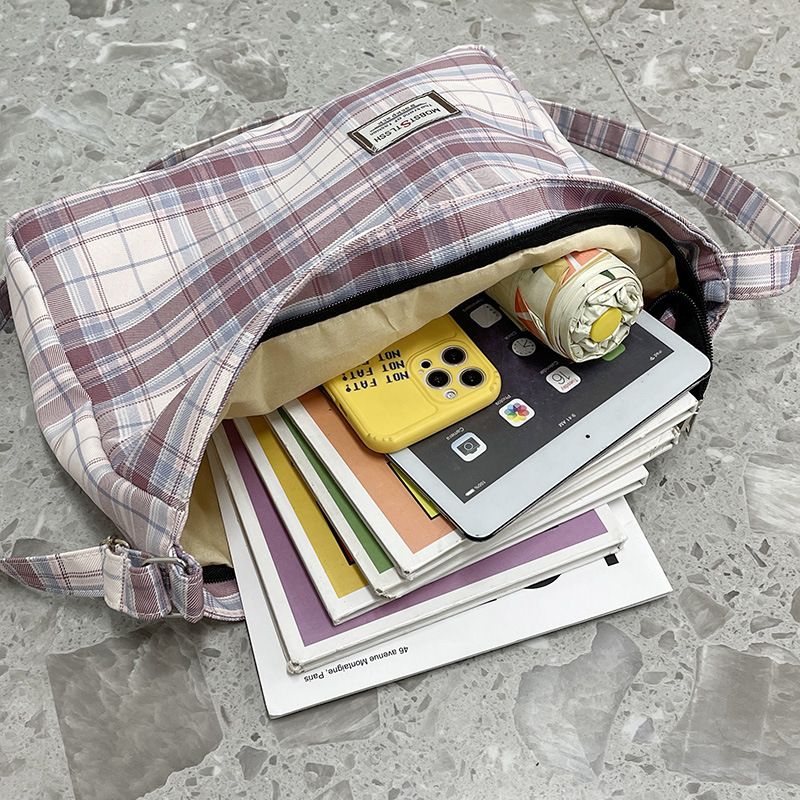 2022 New single-shoulder women's trendy checkered Korean style versatile crossbody bag for boys and girls, textbook bag Specification drawing