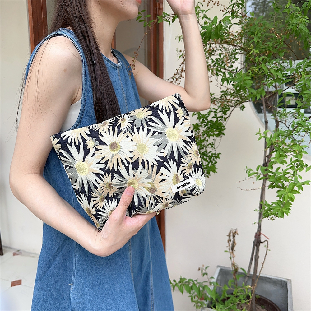 45133 Fresh Small Floral Makeup Bag for Women, a portable large-capacity cosmetics storage bag with inner liner Specification drawing