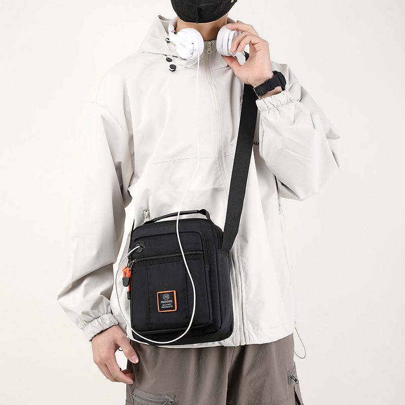 Cross-border business bag, men's casual and versatile chest bag, light and high-end men's shoulder bag, large capacity crossbody bag Application Scenario