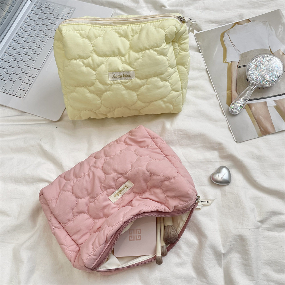 53272 Cloud Fresh Quilted hand-held makeup Bag, coin purse, large capacity inner liner, lipstick and cosmetics storage Specification drawing