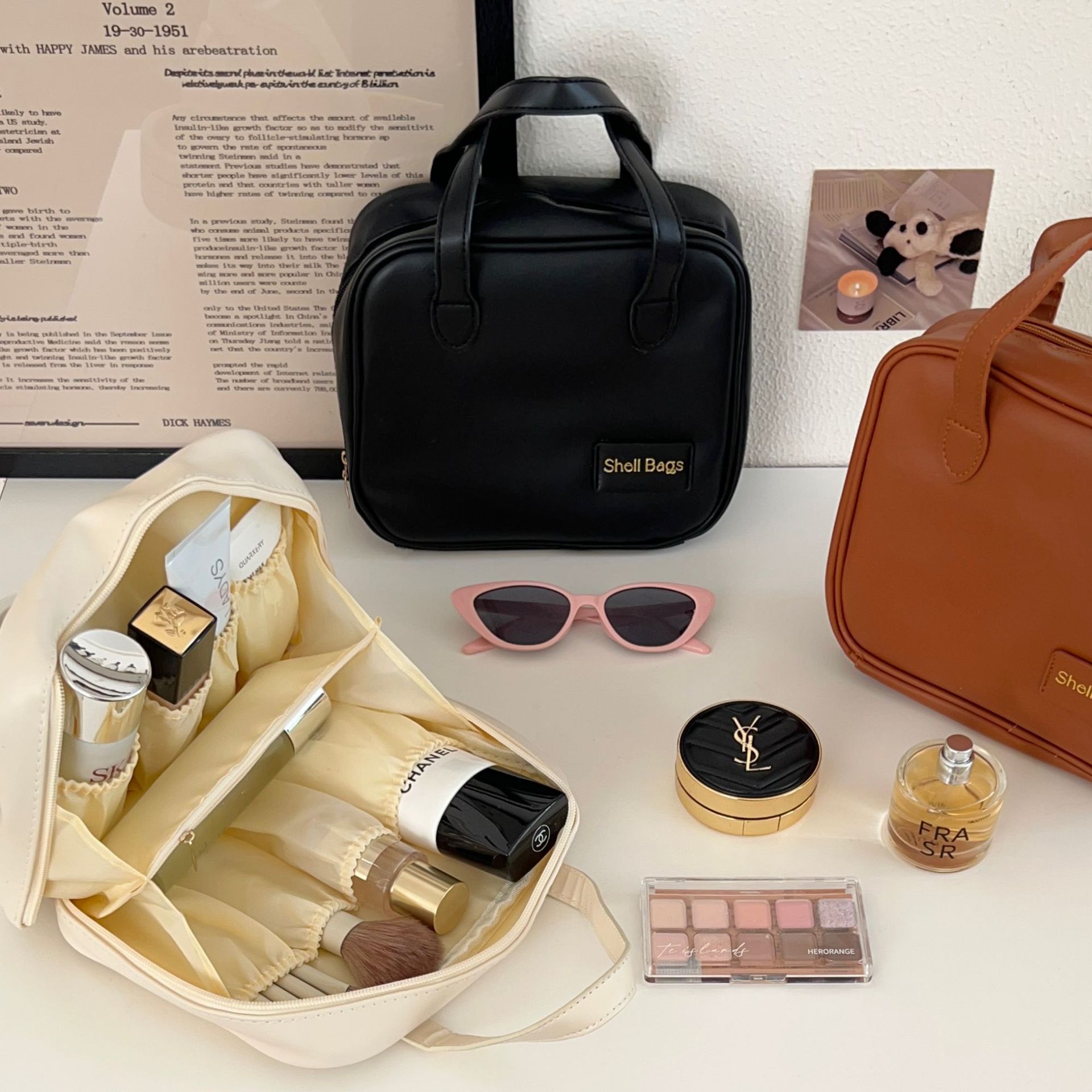 A high-end portable hand-held cosmetics storage bag with large capacity for women in 2024, and a travel toiletries bag with compartments Specification drawing
