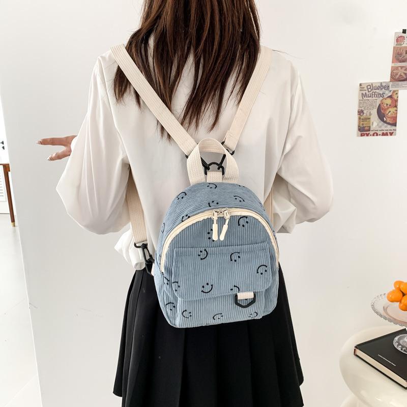 British-style versatile and cute single-shoulder mini crossbody bag 2023 new artistic and casual small bag backpack batch details Picture