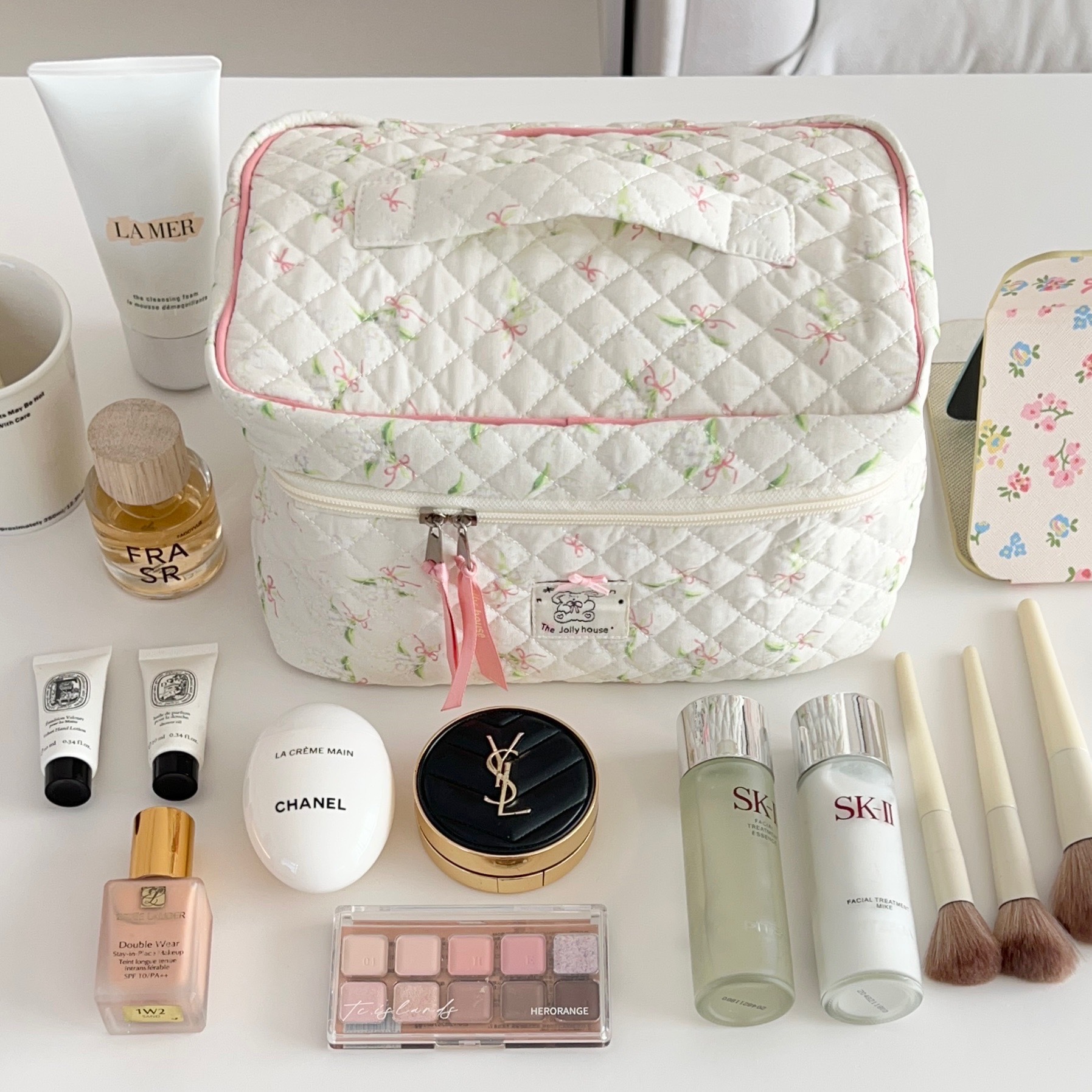 Cross-border cute little rabbit makeup bag, high appearance level, student portable large-capacity simple cosmetics storage bag, toiletry bag Specification drawing