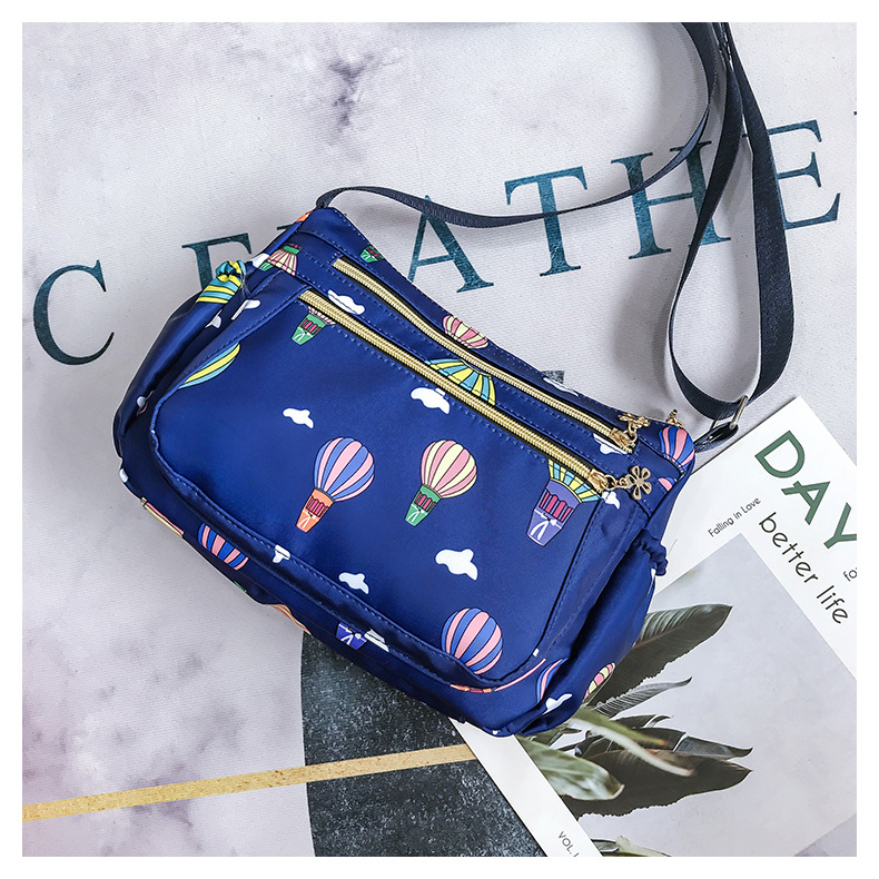 Lightweight and fashionable women's crossbody bag, large-capacity waterproof nylon fabric bag, cross-border bestseller, personalized and trendy single-shoulder backpack Application Scenario