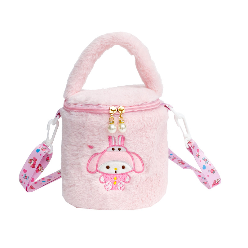 Cute plush strawberry bear bucket bag, cartoon girl hand-held small bag, new soft girl student crossbody bag wholesale Item Picture