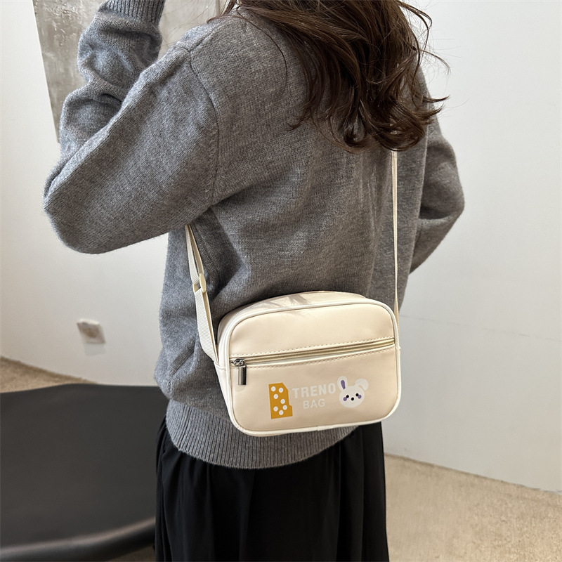 A niche design diamond-shaped bag, a new autumn and winter large-capacity, high-end and fashionable single-shoulder bag, a versatile crossbody small square bag for women Specification drawing