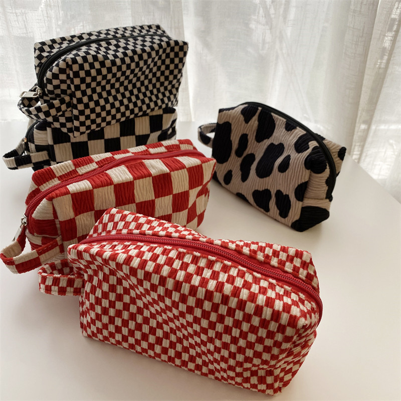 110193 Retro girlish velvet makeup bag, hand-held velvet fabric storage bag, large capacity Nordy-style clutch full figure