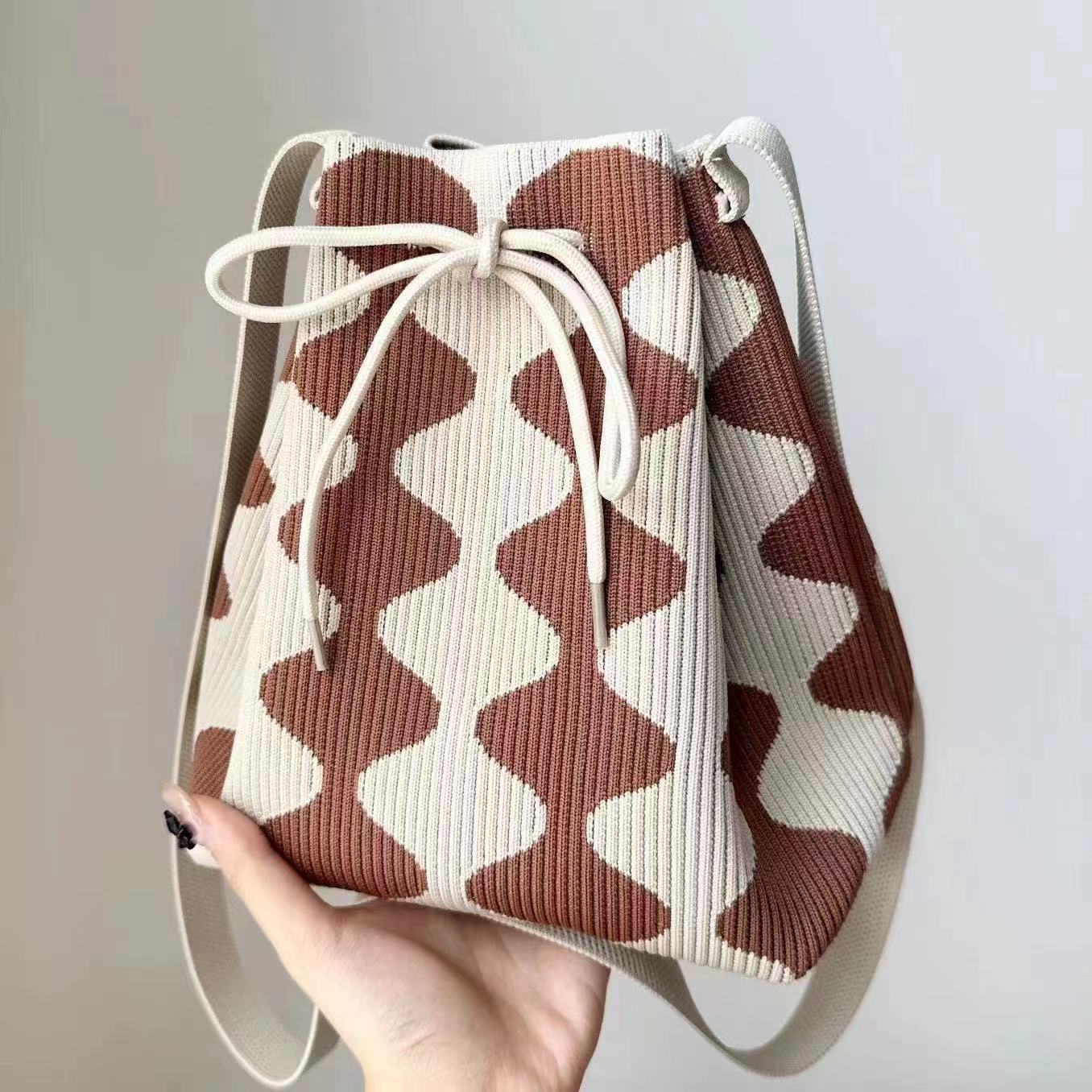 ins internet-famous drawstring bag, women's knitted bag, bucket bag, Longchamp bag, Japanese and Korean versions, versatile casual tote bag, crossbody Application Scenario