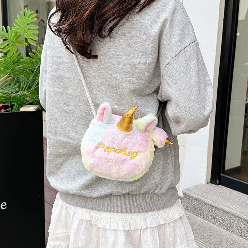 Cheap furry bag batch, versatile, casual and fashionable cloud crossbody plush bag, small bag, cute girl single-shoulder bag, trendy bag Application Scenario