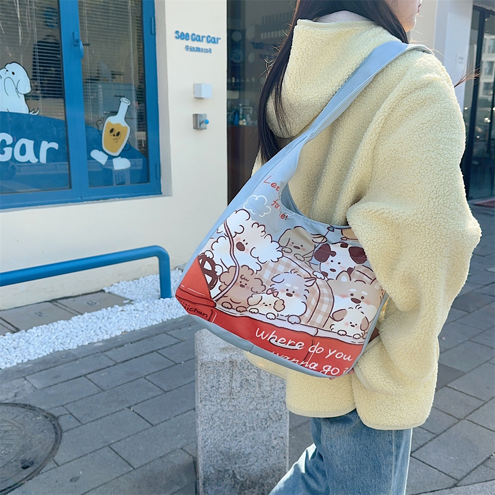 M312111 Cartoon Bear printed canvas tote bag, large-capacity student fashionable commuting single-shoulder bag, underarm bag Item Picture
