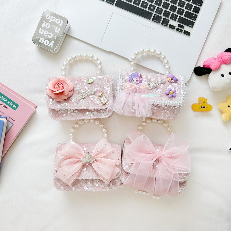 Girls' chain bag, chanel-style children's bag, rabbit mini bag, Korean-style versatile single-shoulder crossbody woolen accessory Application Scenario