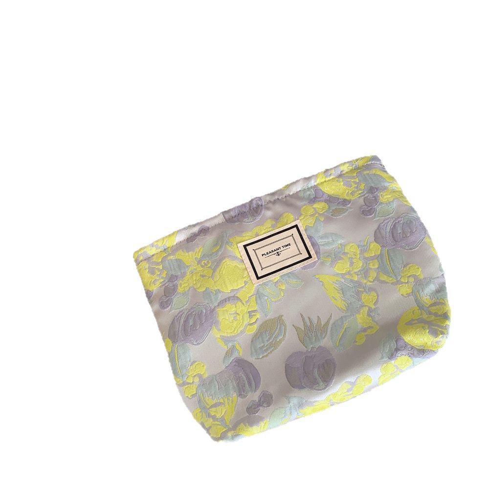 The 17311 bag is a new jacquard retro cosmetic clutch for women, featuring a fresh French grape and green grape makeup bag Item Picture