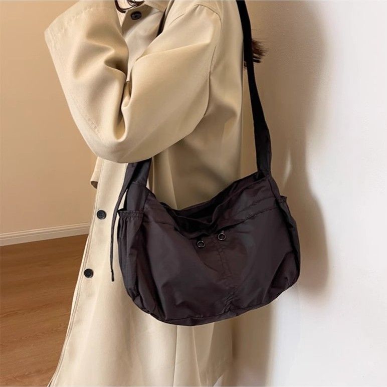 High-end, super soft nylon fabric bag, women's bag, shoulder bag, fashionable and versatile commuting bag, simple crossbody bag Application Scenario