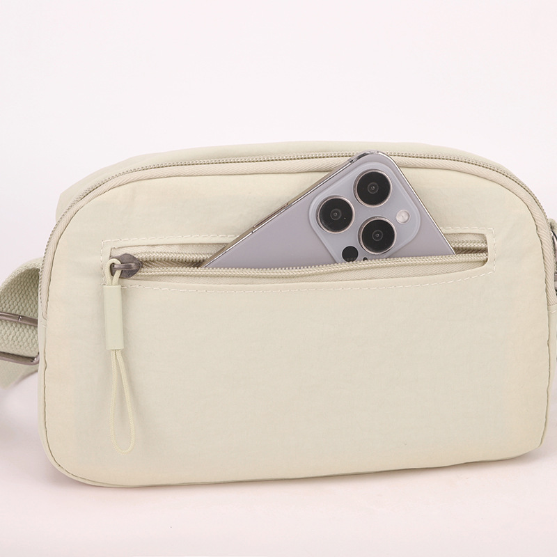 The new nylon fabric crossbody bag for winter 2024 is a popular and versatile bag for women. It's a cross-border trend single-shoulder crossbody bag Application Scenario