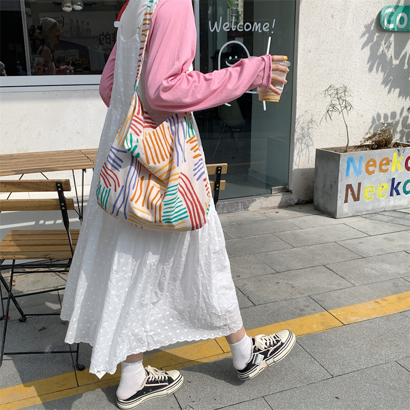 35201 New striped single-shoulder bag for work and commuting, crossbody bag, 2023 color-blocking large-capacity shopping bag for strolling Item Picture