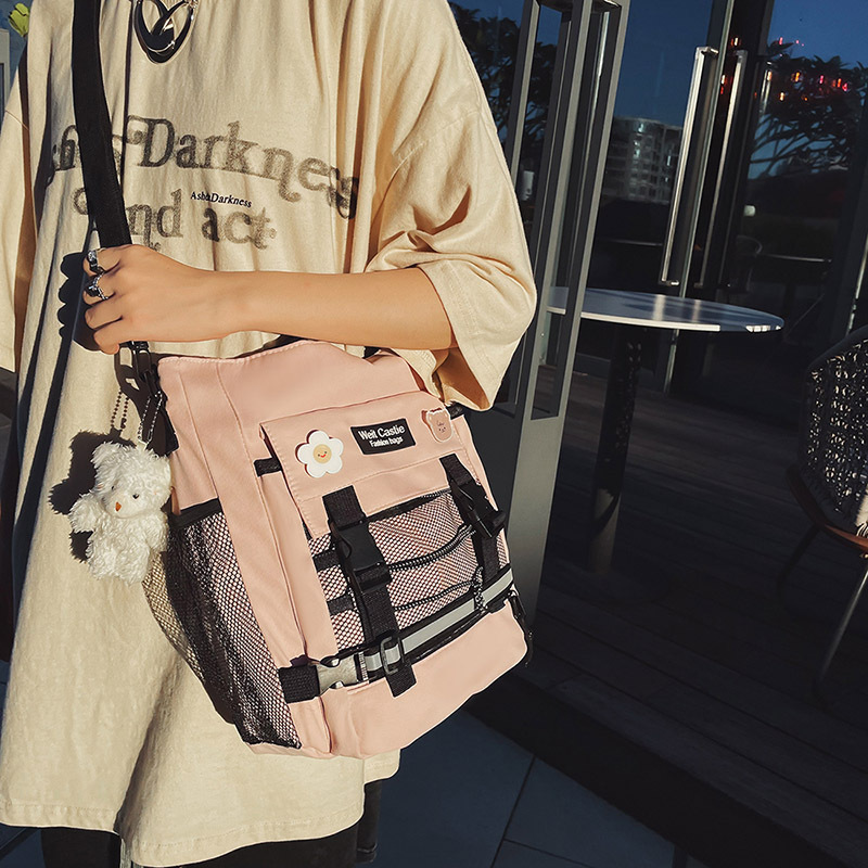 Cool girl crossbody bag, college student class backpack, men's trendy and individualistic large-capacity workwear, trendy brand single-shoulder reflective Application Scenario