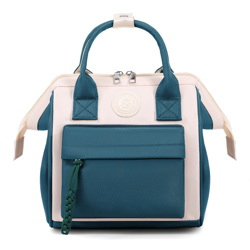 Mummy Bag, a new multi-functional and fashionable portable backpack for mothers and babies to take their kids out for a walk Application Scenario