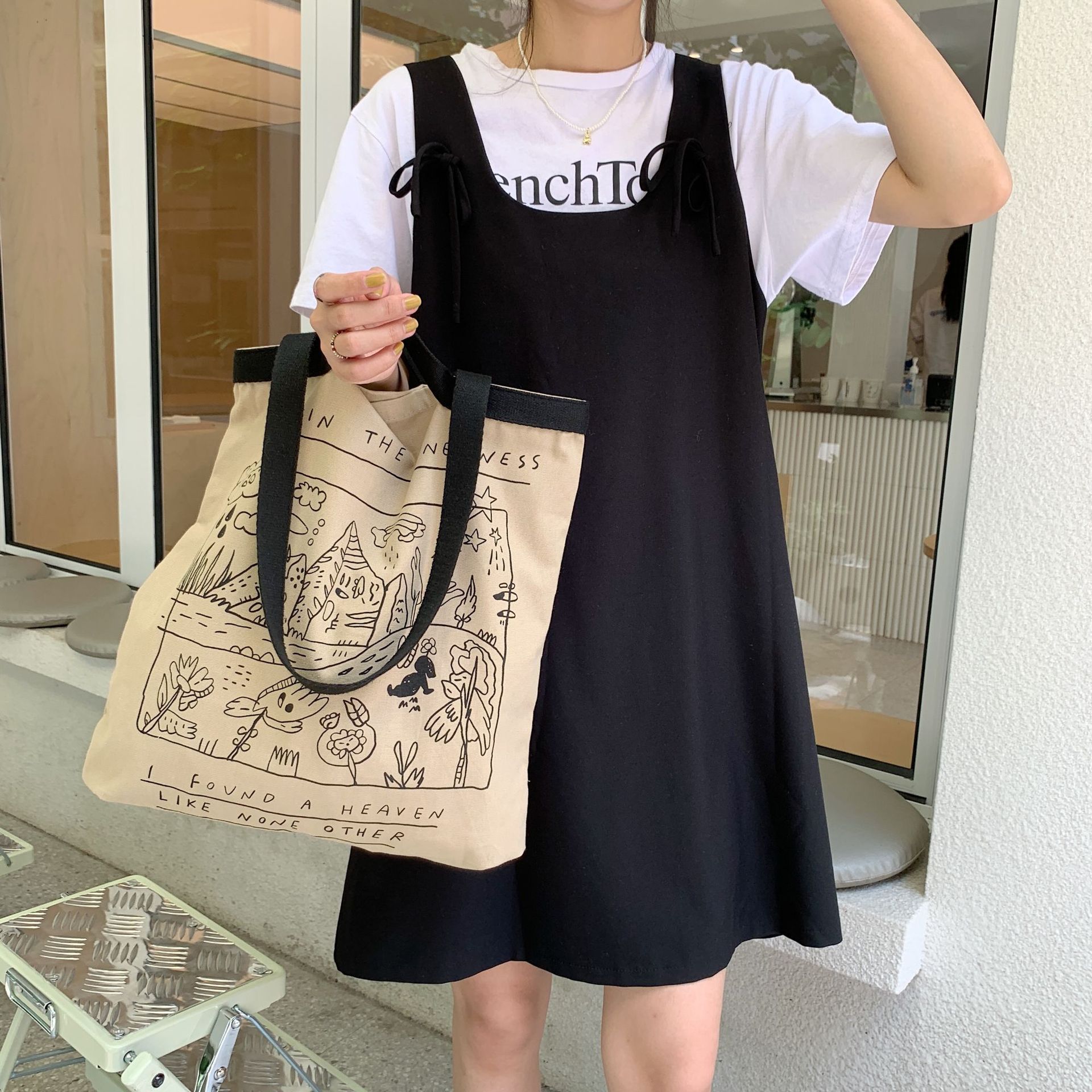 2791 InS-style graffiti canvas bag, female student commuting vest bag, large-capacity single-shoulder bag, hand-held tote bag full figure