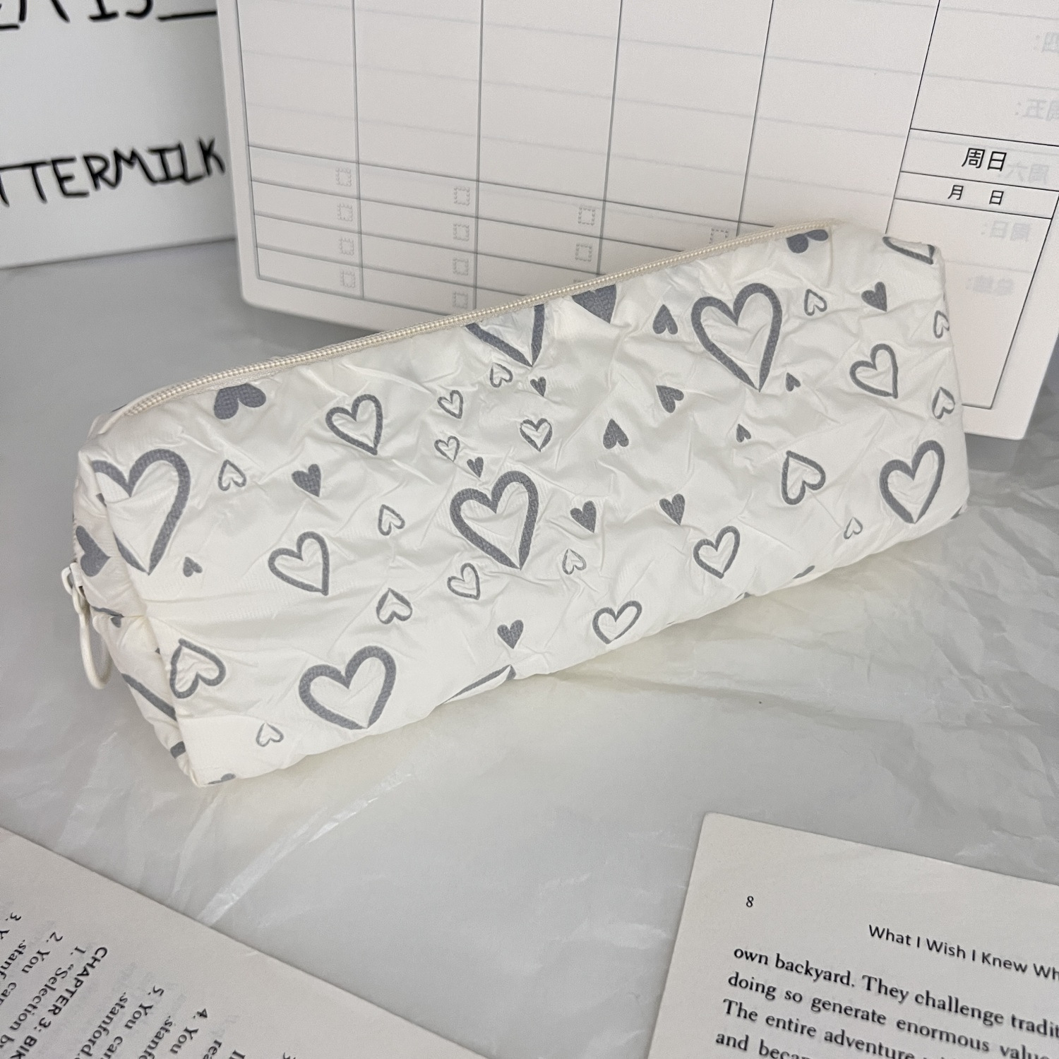 Wholesale of new original heart-shaped pen cases, simple and girlish student stationery bags, study stationery bags and makeup bags details Picture