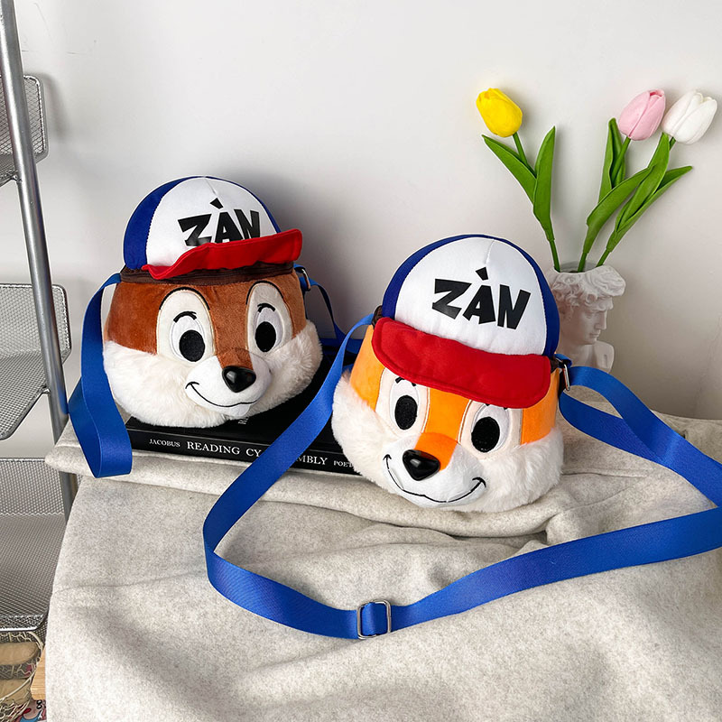 Creative cartoon animal squirrel single-shoulder crossbody bag, children's loose change mobile phone bag, girls' claw machine, plush toy full figure