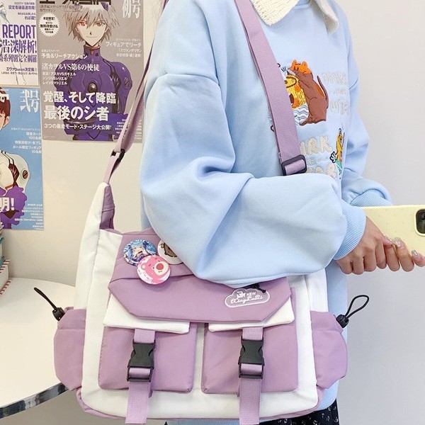 The 2025 new student tutorial bag is a cute, large-capacity, casual and versatile handbag with a Japanese style Application Scenario