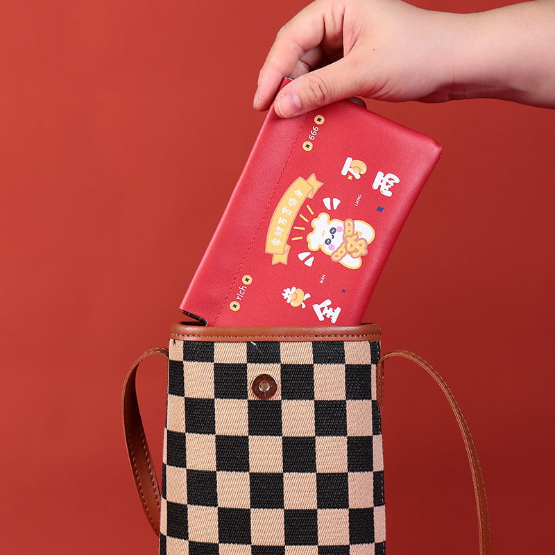 The New Year's get-rich-quick shingle bag is festive and full of good fortune. It features an automatic closing eyeglass bag and multi-functional storage for small items details Picture