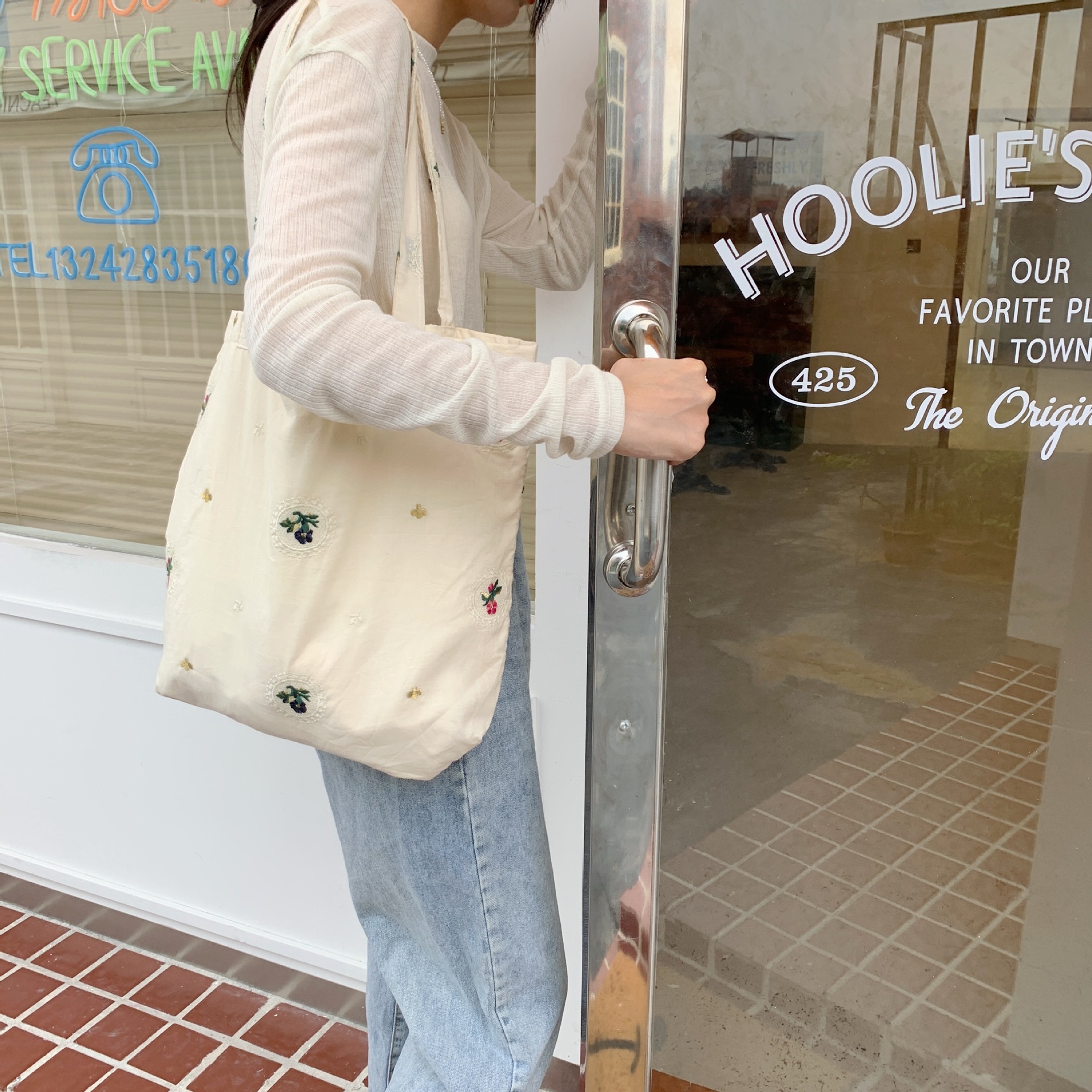 27192 Bag, women's embroidered flower canvas bag, trendy French girl single-shoulder armpit bag, college student cloth bag Item Picture