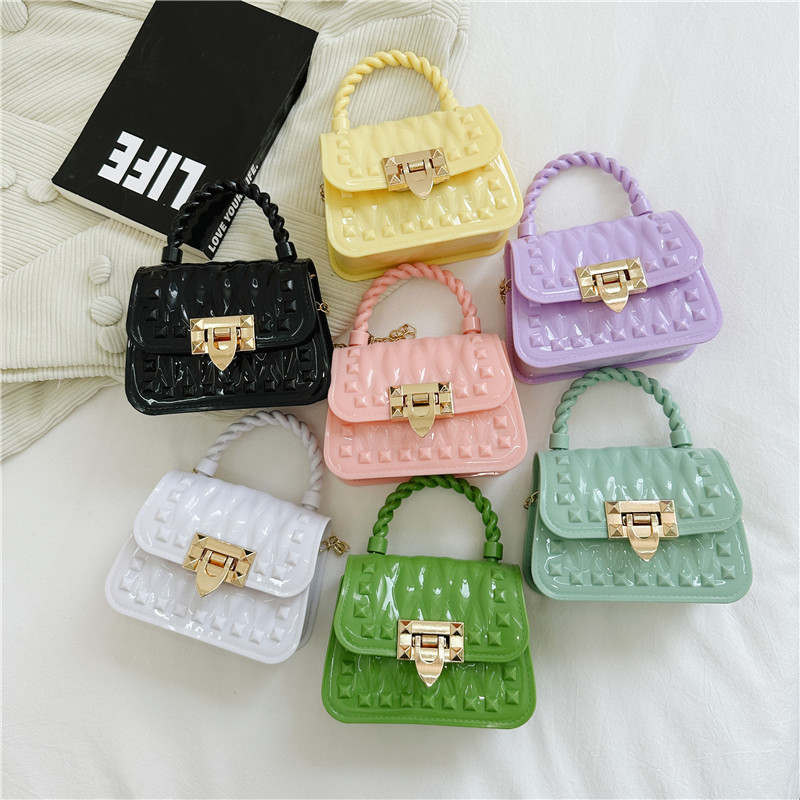 2025 Summer new leaf lock, nail chain, mini jelly, rubber-coated, casual hand-held red envelope small bag full figure