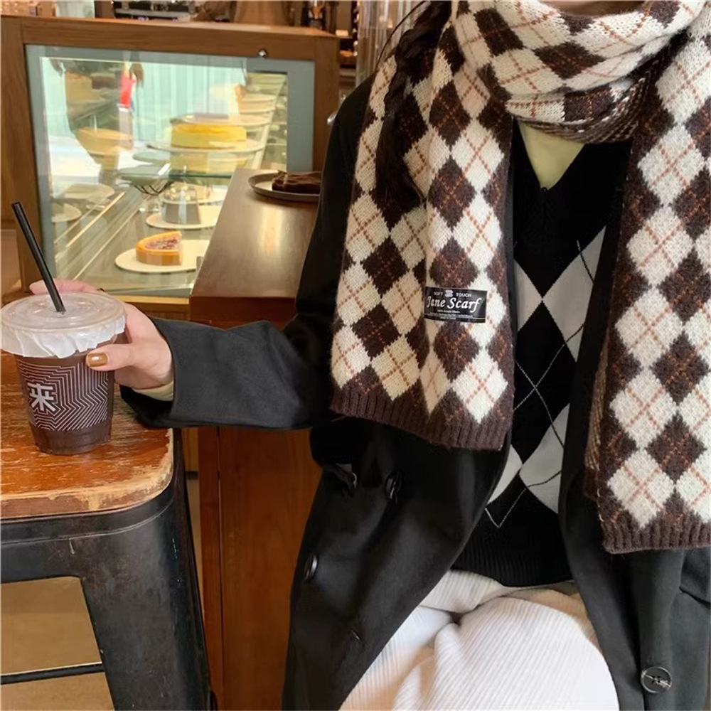 110283 Soft and glutinous knitted diamond-shaped woolen scarf for women, warm in autumn and winter, Korean student shawl, imitation cashmere scarf Application Scenario