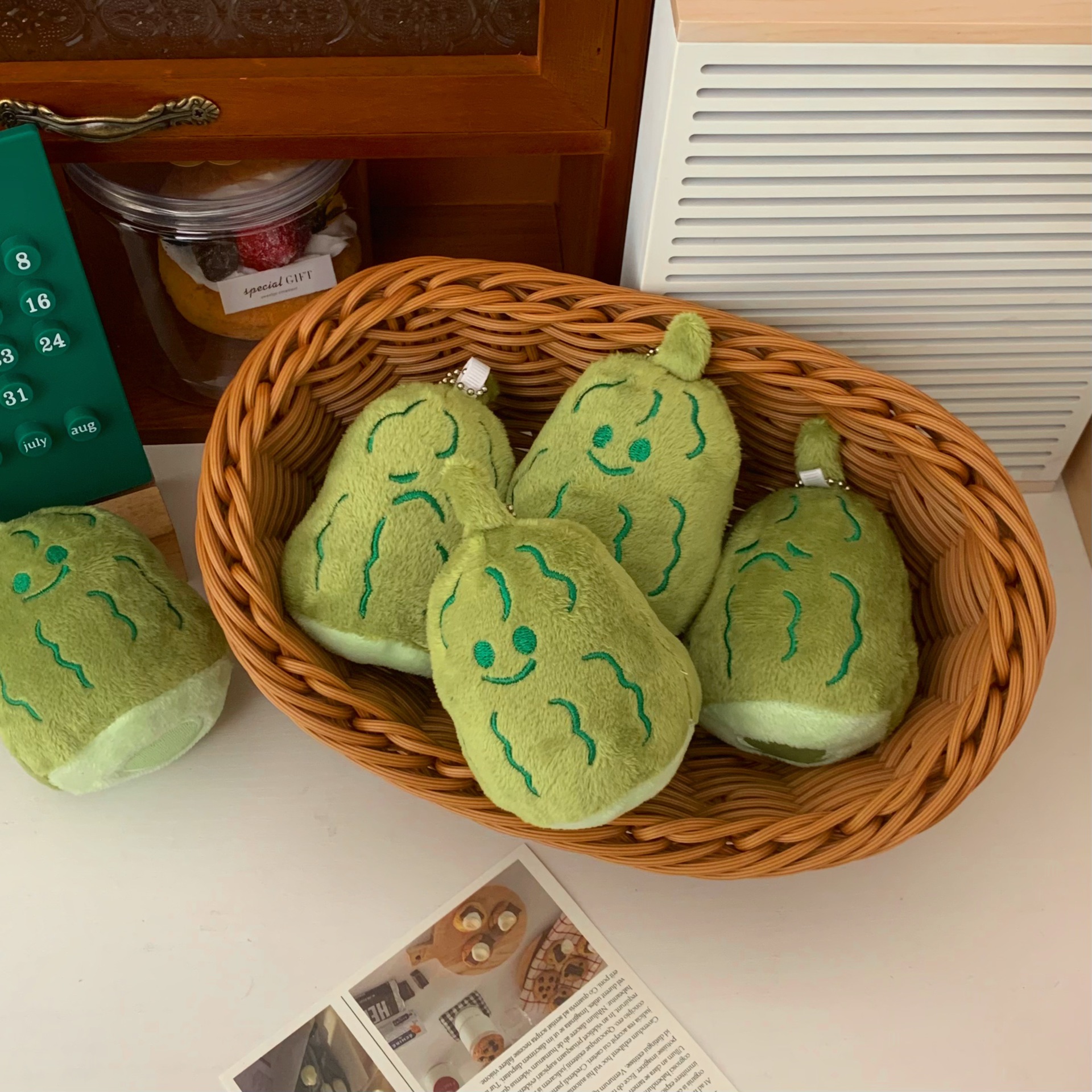 Mini vegetable and fruit plush toy pendants, cute and creative dolls, claw machines, gift bags, key pendants full figure