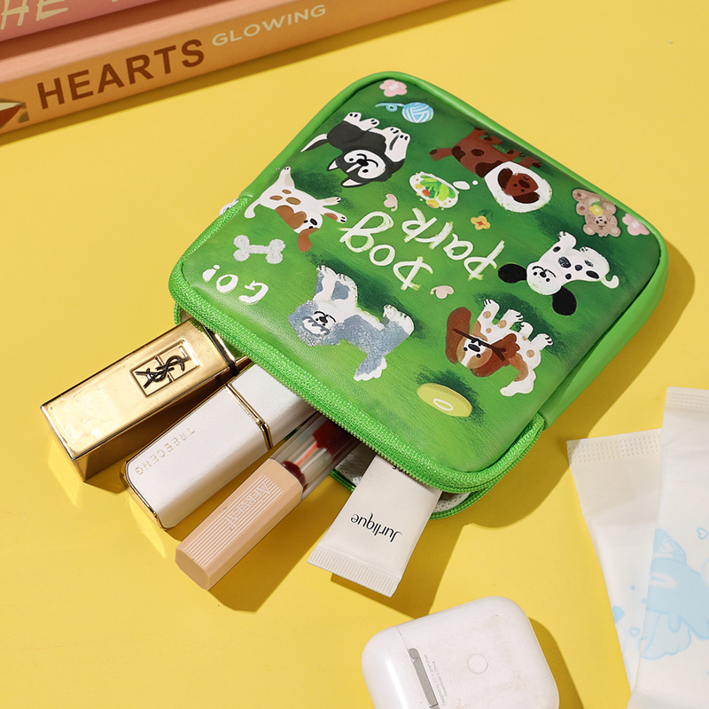 Spring outing puppy sanitary napkin storage bag, sanitary napkins, coin purse, headphones, data cable, portable student menstrual kit Application Scenario