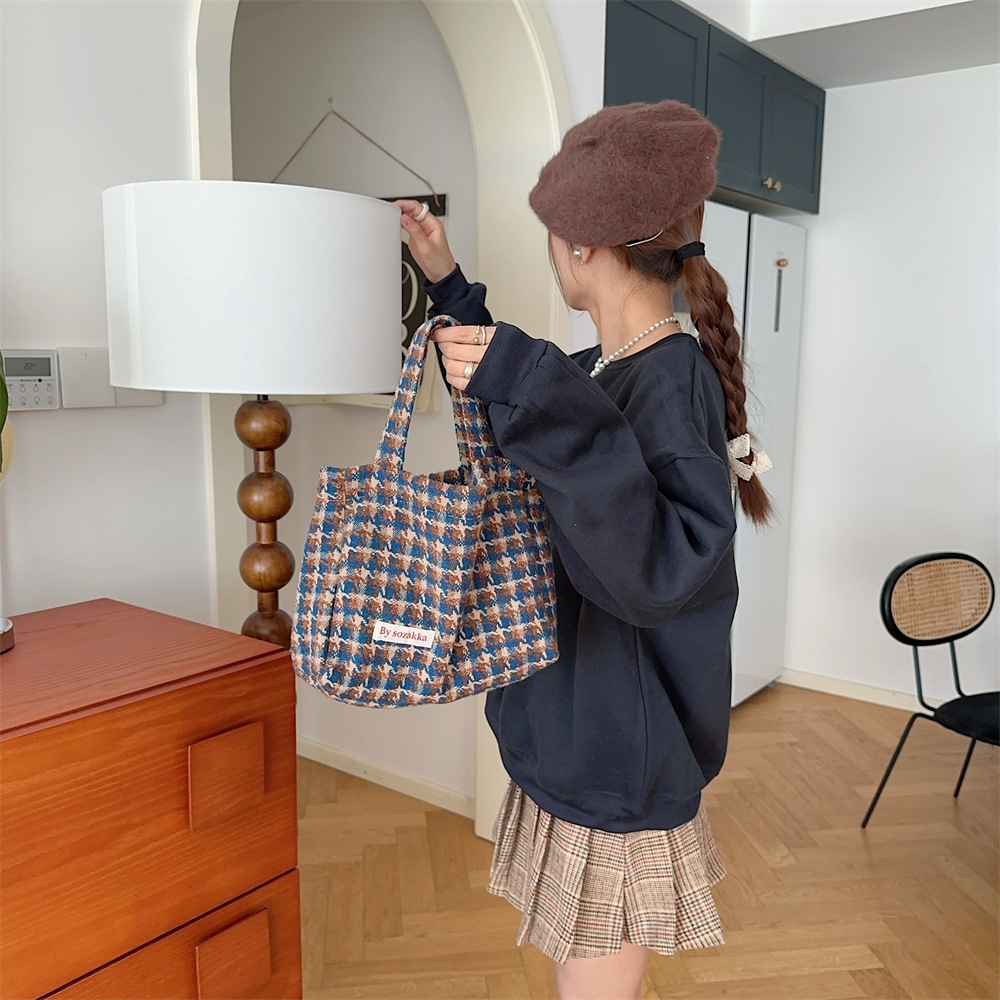 311021 Autumn and winter large-capacity women's bags, new fashionable thousand-bird checkered hand-held tote bag, casual woolen bag details Picture