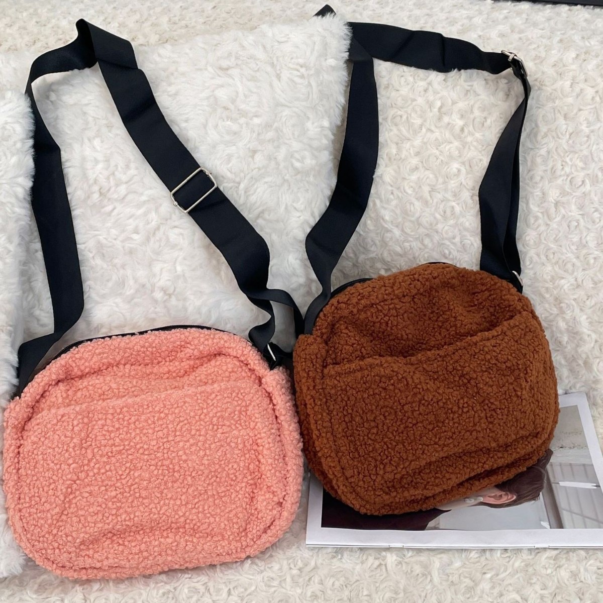 910132 A niche lambskin fabric fashionable single-shoulder canvas bag with adjustable shoulder straps and a crossbody casual bag Specification drawing