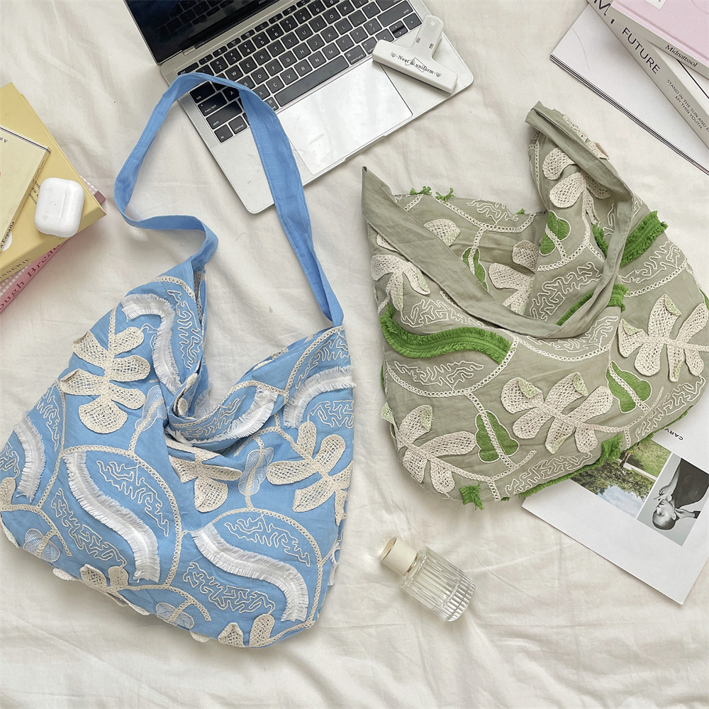 56141 Three-dimensional lace flower fresh and simple vacation style single-shoulder crossbody bag New summer versatile canvas bag Application Scenario